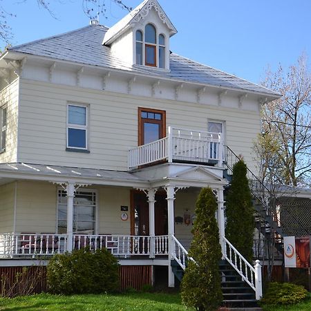 Auberge Internationale De Riviere-Du-Loup Riviere-du-Loup Exterior foto