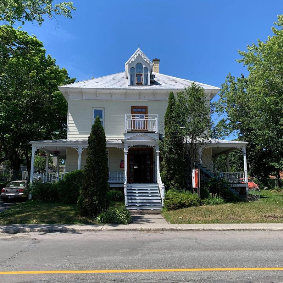 Auberge Internationale De Riviere-Du-Loup Riviere-du-Loup Exterior foto